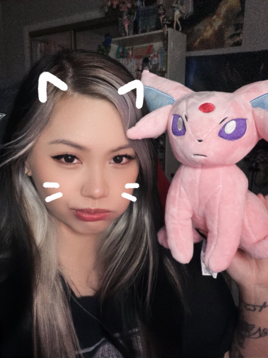 kris 🌙 tweet media