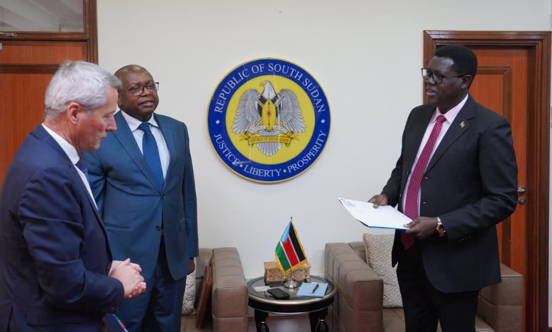 SouthSudanGov's tweet image. #SouthSudan's Foreign Minister Semaya Kumba met with #Kenyan Ambassador H.E. Jeremy Nyamaso Ndola and #French Ambassador H.E. Philippe Michel-Kleisbauer. They discussed preparations for the upcoming Africa–France Summit in Nairobi, Kenya.