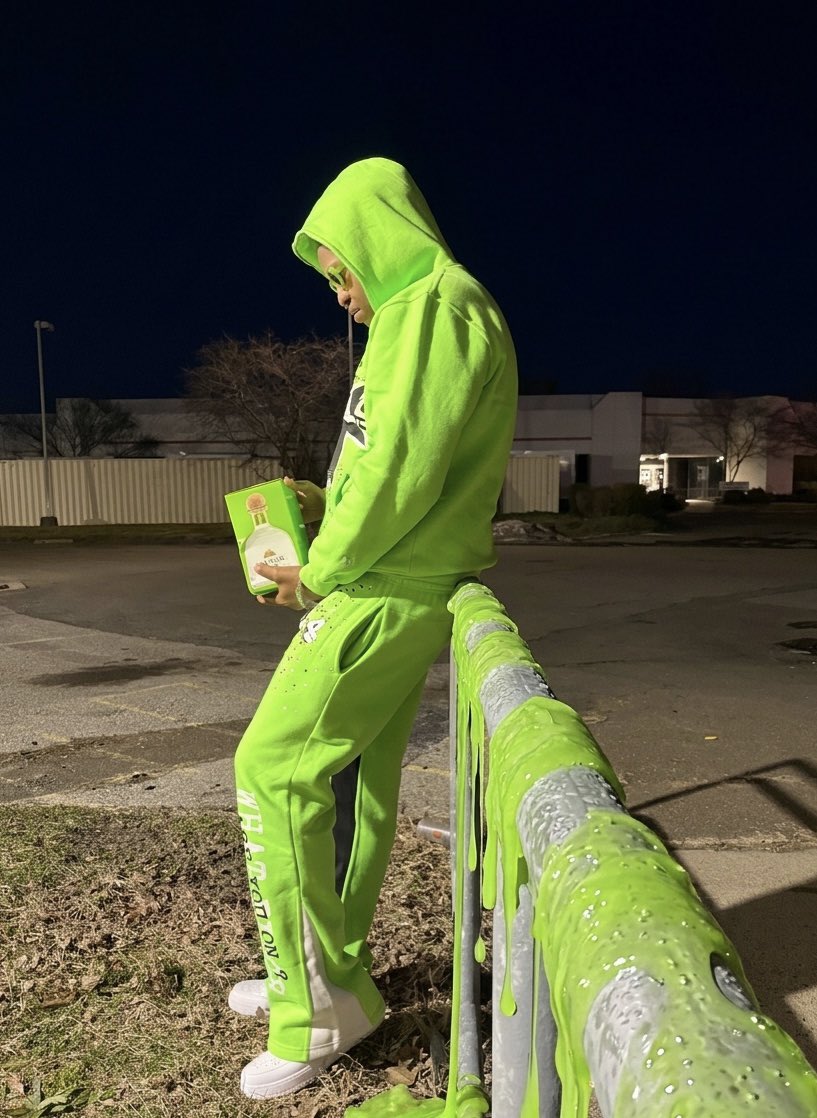 PlasticBoyMike's tweet photo. “yall need to thank a nigga when yall gettin fresh” 💚 #trending #birthdaybehavior #piscesgang https://t.co/2U7xsMDTzo