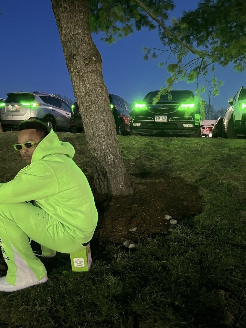 PlasticBoyMike's tweet photo. “yall need to thank a nigga when yall gettin fresh” 💚 #trending #birthdaybehavior #piscesgang https://t.co/2U7xsMDTzo