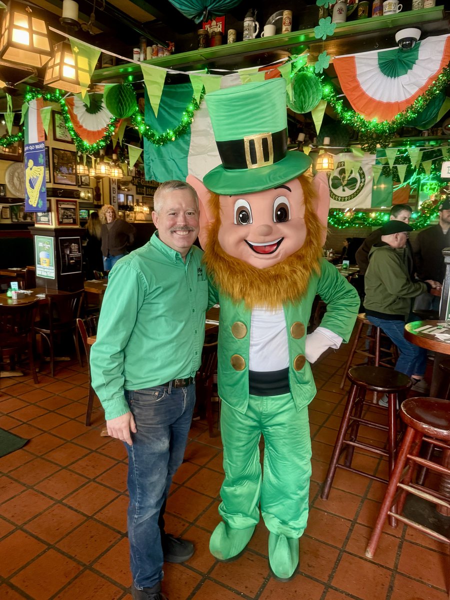 PADCEDnews's tweet photo. 🍀 Pints, patriots, & Philly history!
Since 1860—the year Lincoln was elected—@McGillins Olde Ale House has been serving brews to generations. From Civil War–era to today’s St. Patrick’s Day celebrations, this tavern has seen it all. 🍺🏛️ #PAProud https://t.co/pHTTnns6CB https://t.co/mJE5Rk3cNW