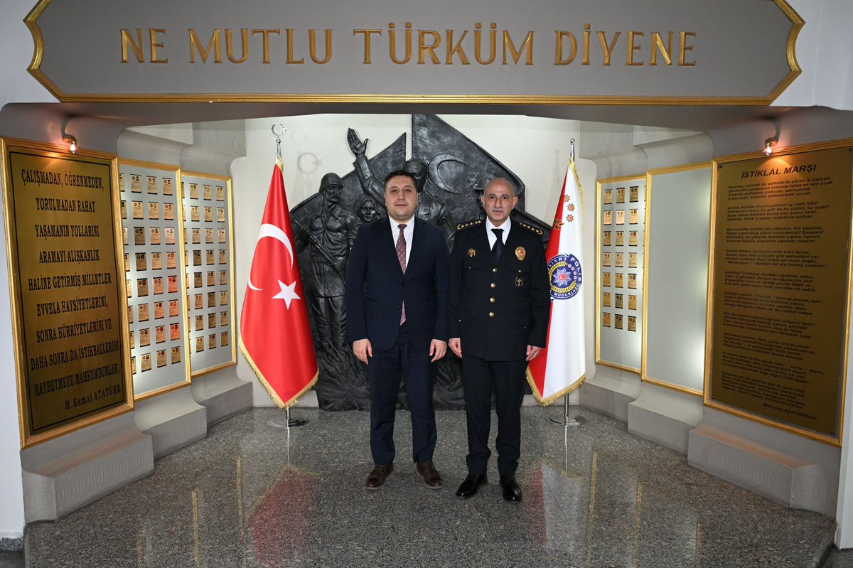 KonyaEmniyeti's tweet photo. İlimize yeni atanan İl Göç İdaresi Müdürü Sayın Orhan Veli SARI, İl Emniyet Müdürümüz Sayın Maksut YÜKSEK’i makamında ziyaret etti.

Nazik ziyaretleri dolayısıyla kendilerine teşekkür eder, yeni görevlerinde başarılar dileriz.

@Maksutyuksek https://t.co/7FeJCUpHFh