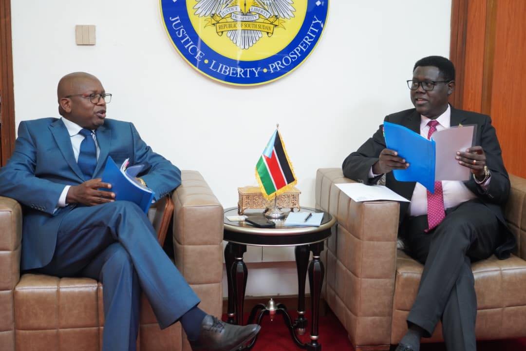 SouthSudanGov's tweet image. #SouthSudan's Foreign Minister Semaya Kumba met with #Kenyan Ambassador H.E. Jeremy Nyamaso Ndola and #French Ambassador H.E. Philippe Michel-Kleisbauer. They discussed preparations for the upcoming Africa–France Summit in Nairobi, Kenya.