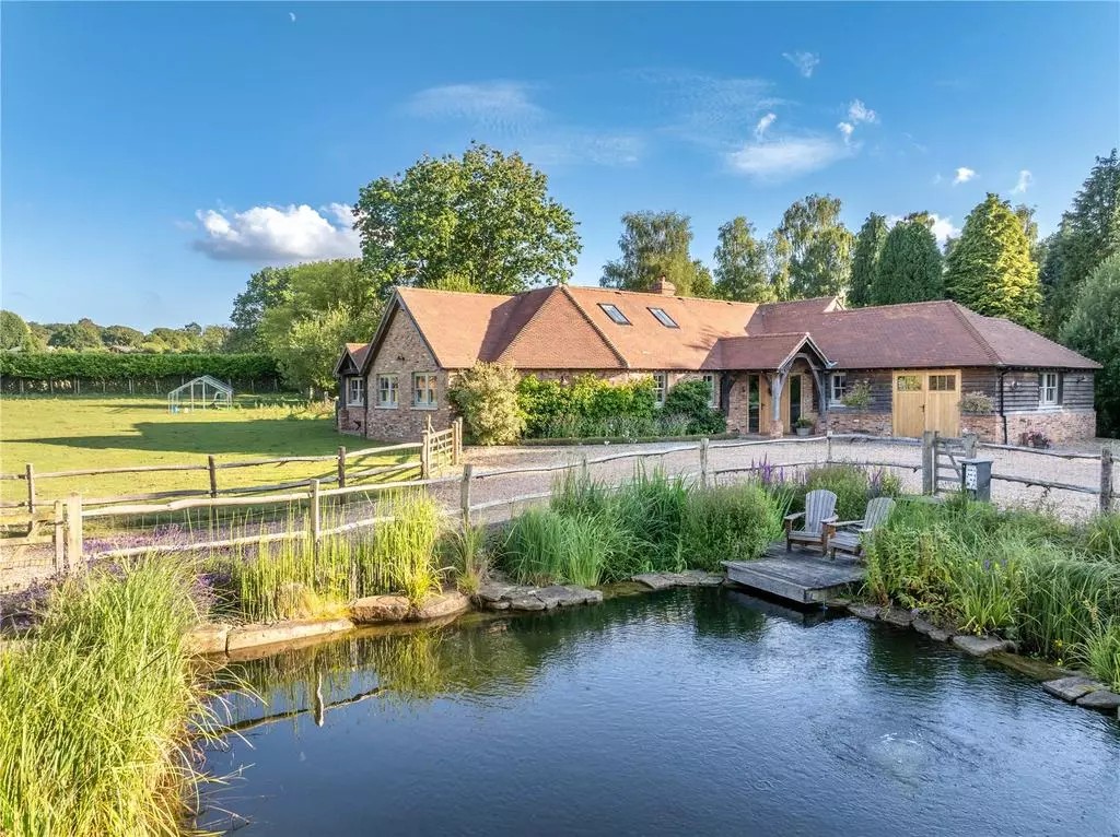 OnTheMarket tweet media