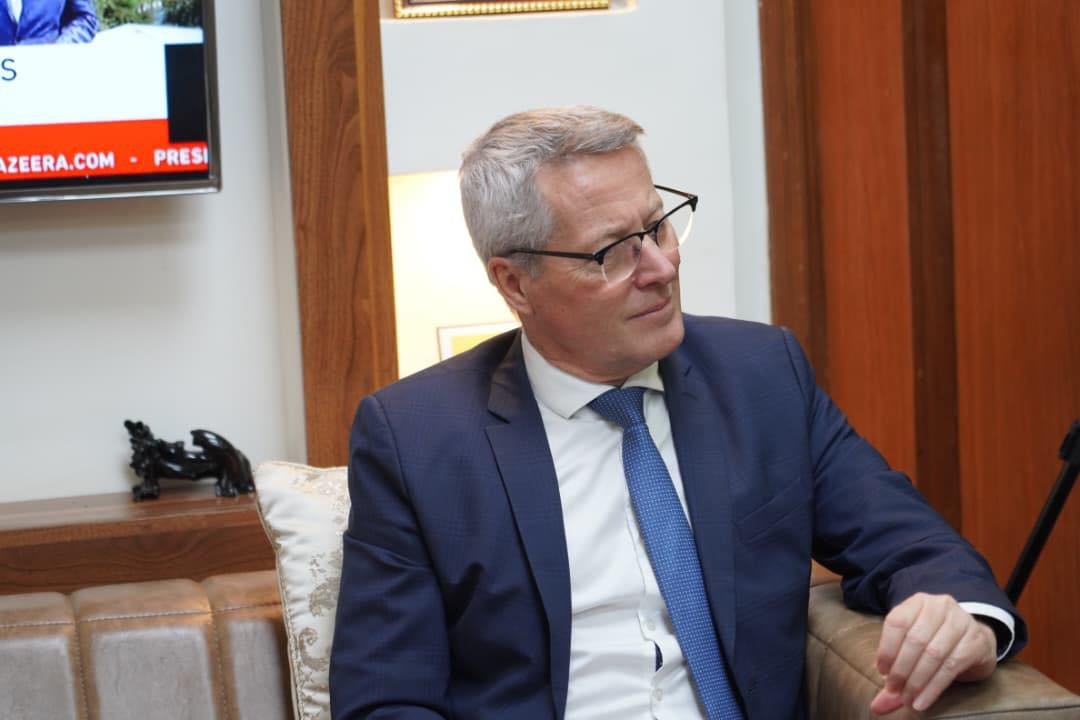 SouthSudanGov's tweet image. #SouthSudan's Foreign Minister Semaya Kumba met with #Kenyan Ambassador H.E. Jeremy Nyamaso Ndola and #French Ambassador H.E. Philippe Michel-Kleisbauer. They discussed preparations for the upcoming Africa–France Summit in Nairobi, Kenya.