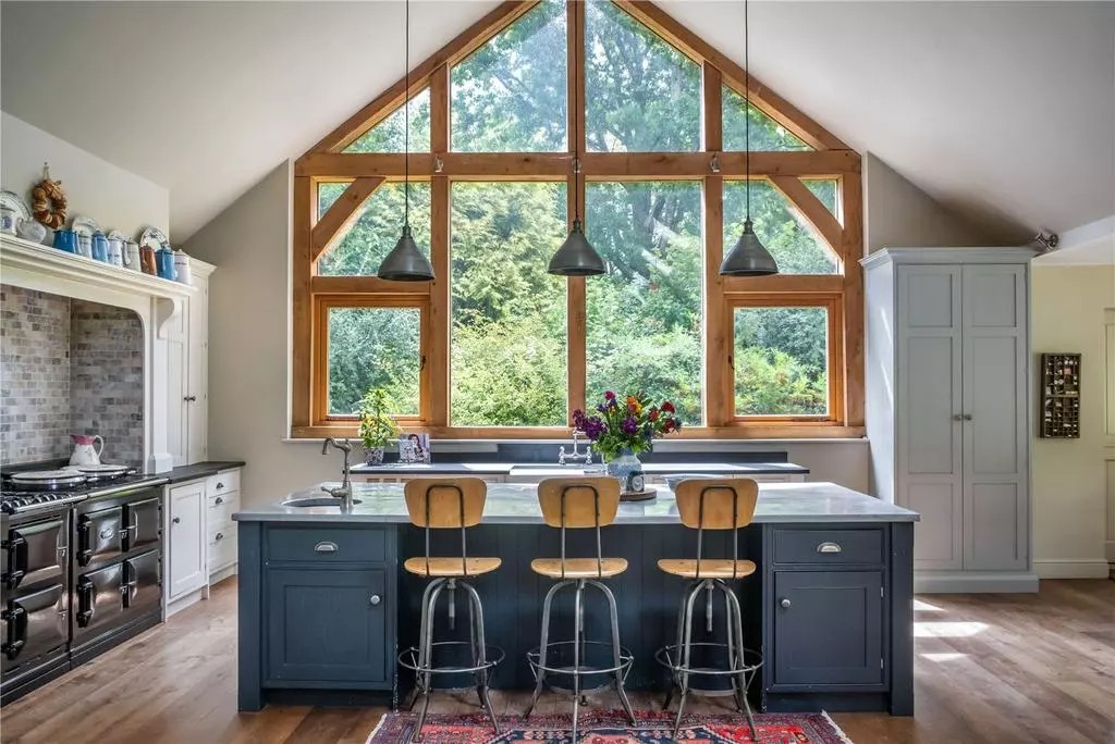 OnTheMarket tweet media