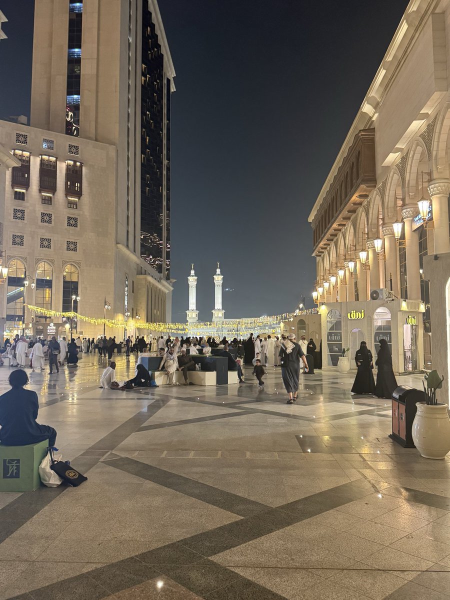 اجواء الحرم المكي الان ما قبل الختمة
.
وجهة مسار اختصرت كثير والله 

الله يجازي حكامنا خير الجزاء