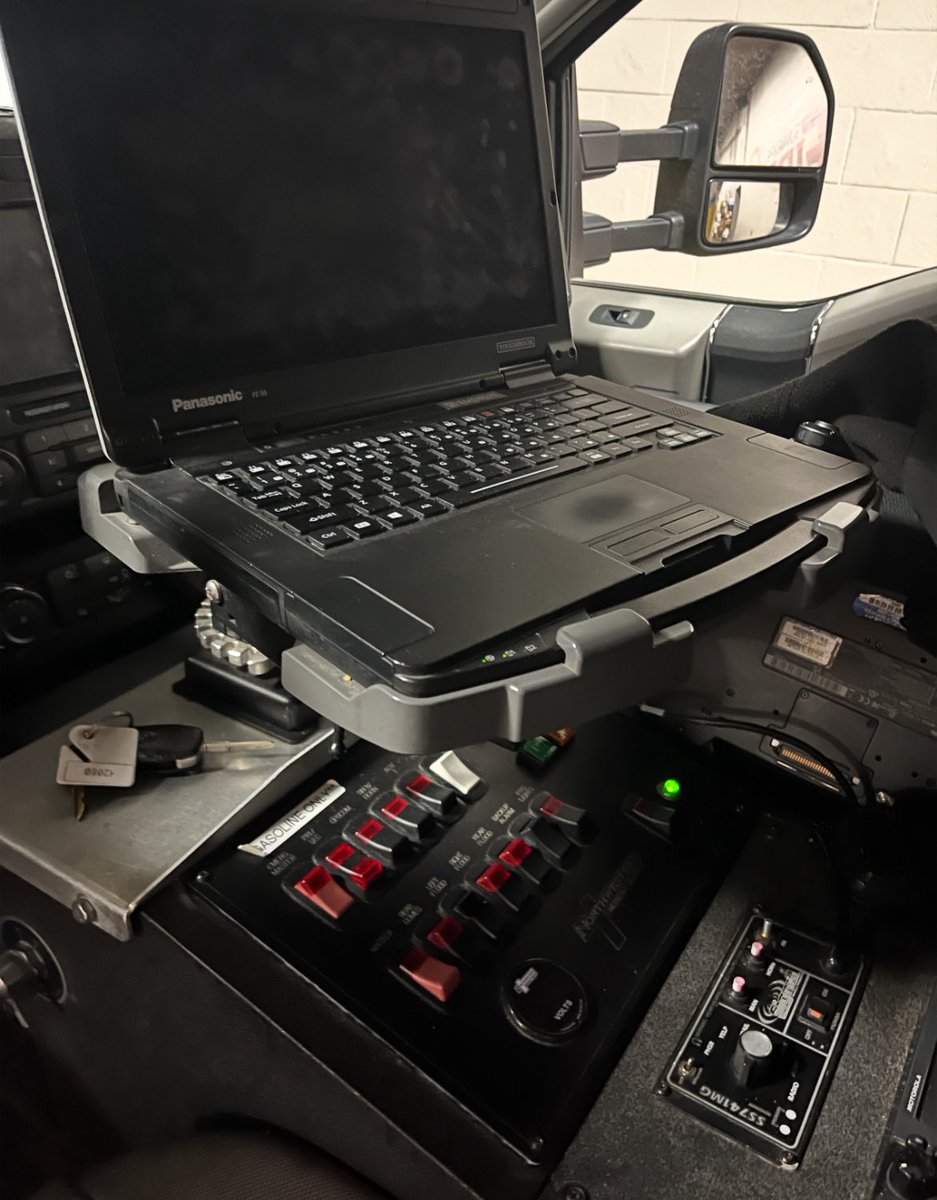 FluffyKeaton ✈️ tweet media