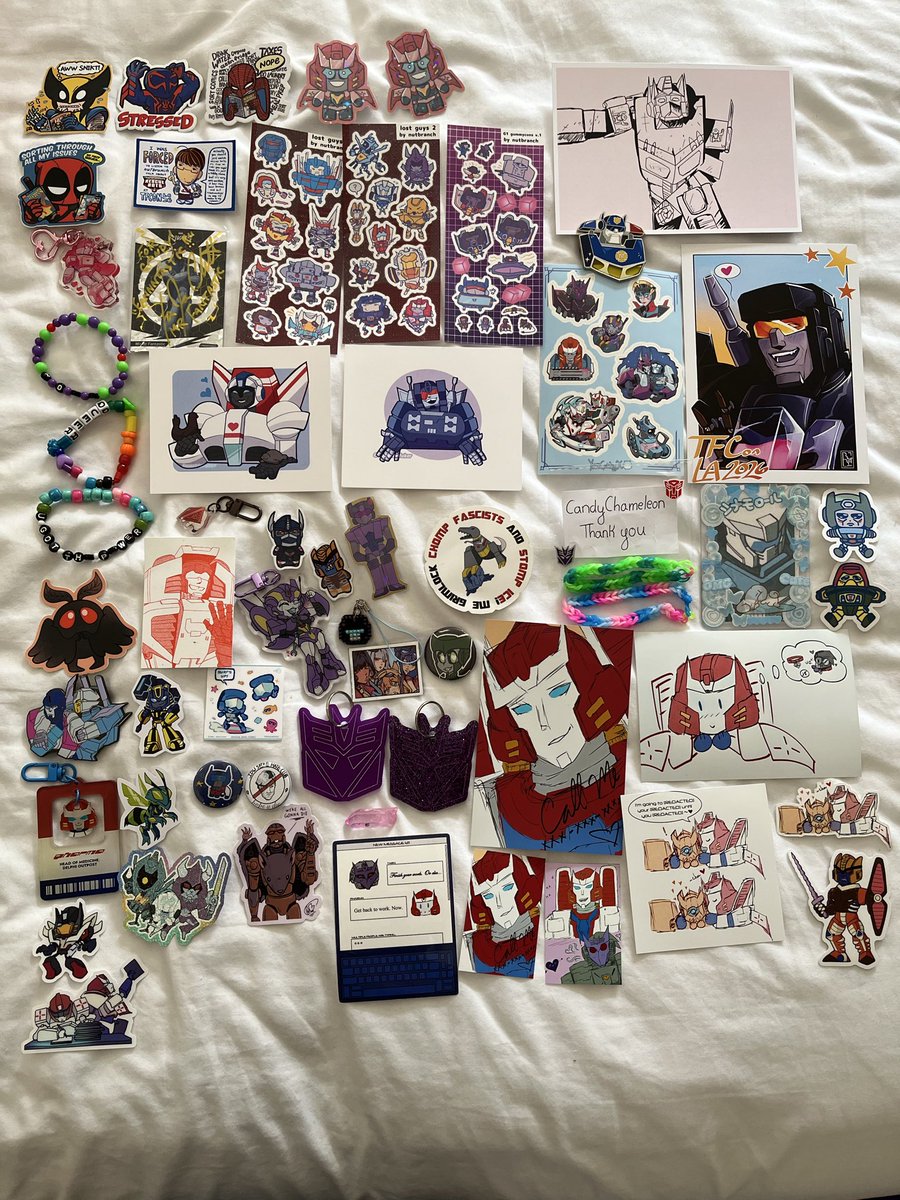 candychameleons's tweet image. My #tfcon #tfconLA haul!!

entirely too many people to tag (so please speak up in the replies if ur stuff is here!!) and SO MANY GIFTS I COULDNT BELIEVE IT?? YOU ALL ARE SO SWEET 😭😭

an amazing tfcon as always!!  I tried to not buy TOO many toys and I think I succeeded there