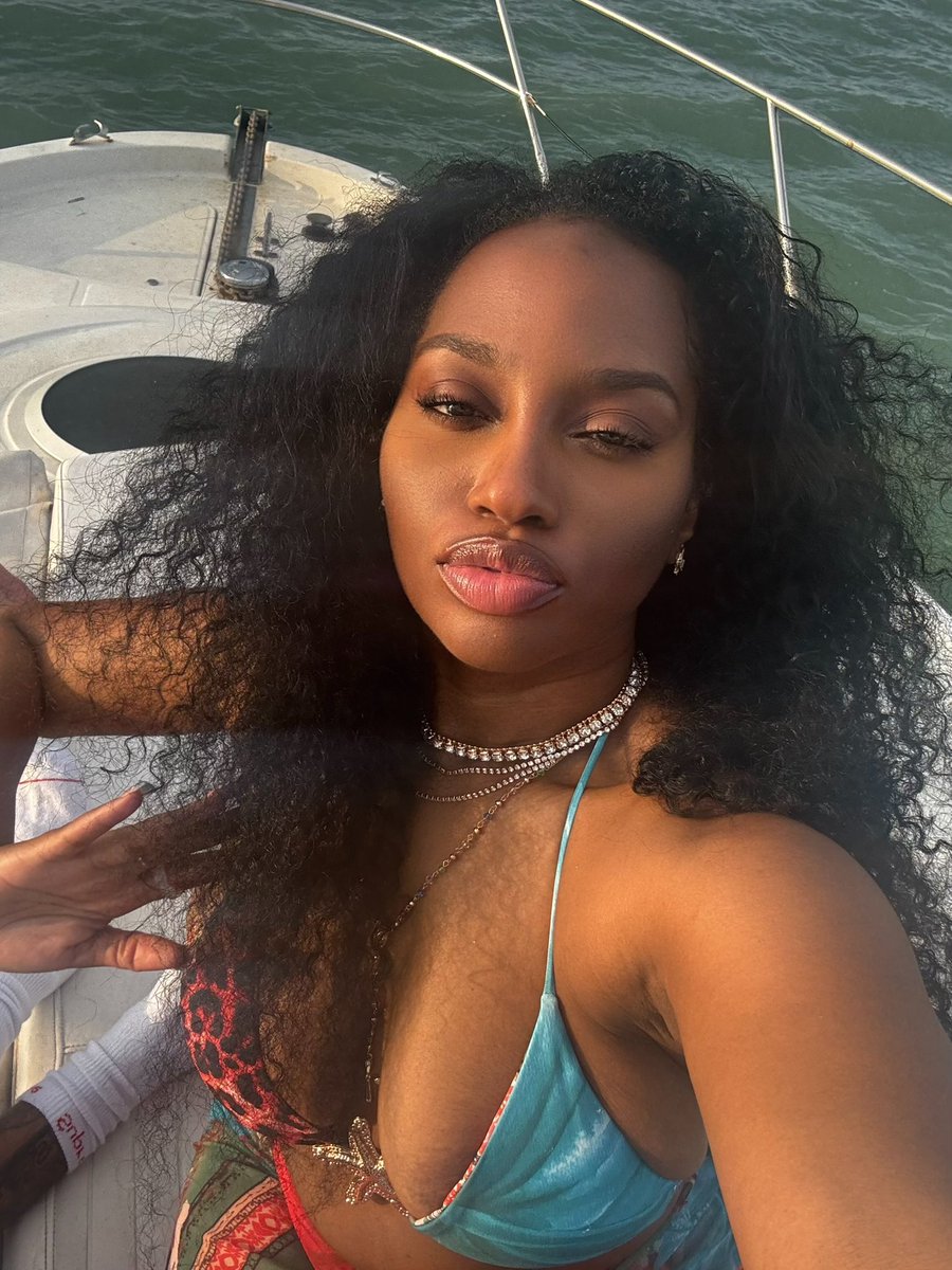 ᴘʜᴀᴛ 𝒢𝒾𝓇𝓁 🇭🇹 tweet media