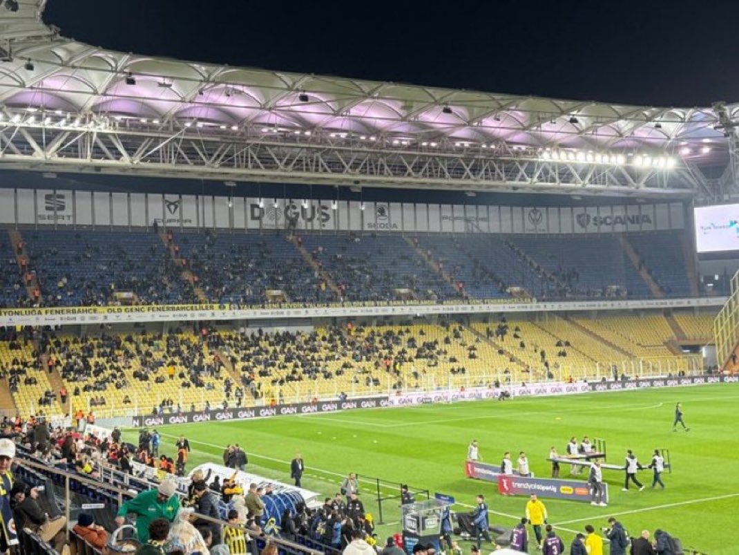 E Blok boş geldiğimizde bu durumu düzelteceğiz diyenlere bütün stad şoku.