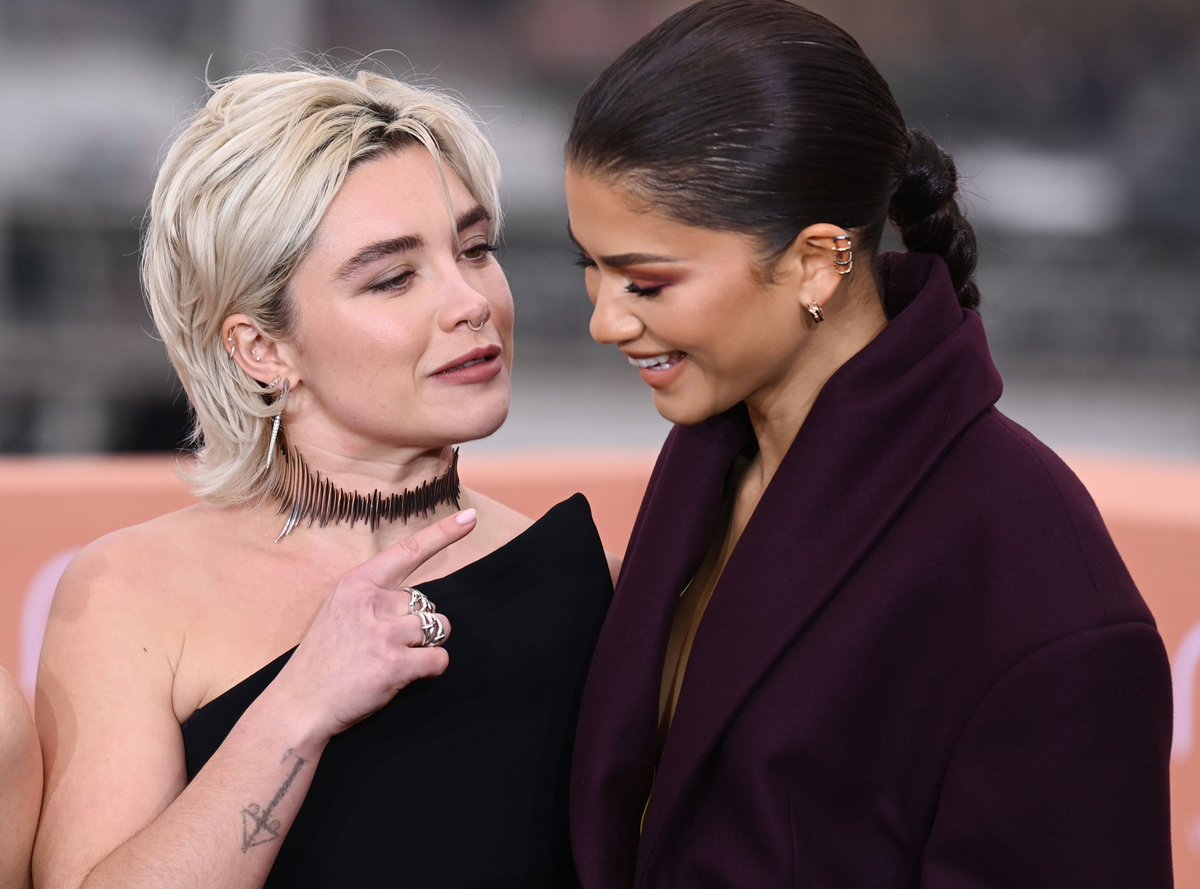 FPughBRA's tweet photo. "Quero começar dizendo que adoro Florence Pugh — tão talentosa, tão maravilhosa neste papel. [...] não quero dar spoilers, mas ela está absolutamente fenomenal."

— Zendaya sobre Florence Pugh como a Imperatriz Irulan em "Dune: Part Three". https://t.co/oEB99yBFLR