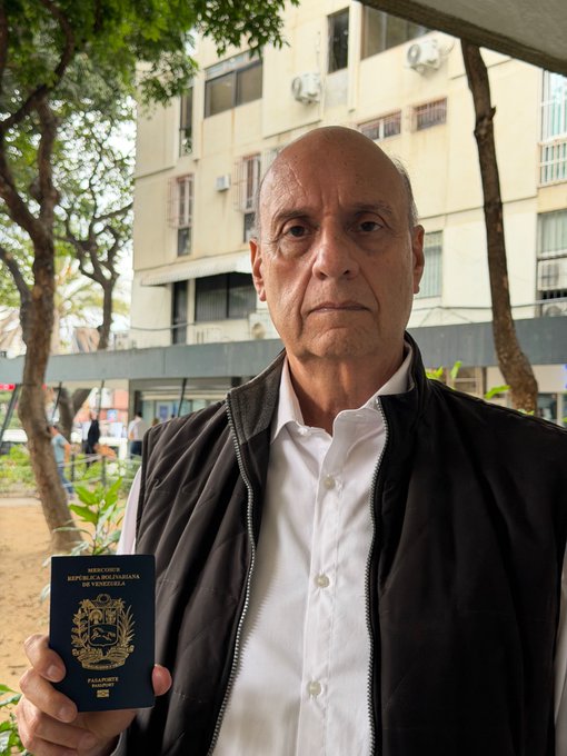 eldiario's tweet photo. #17Mar | @williamsdavila, exgobernador del estado Mérida, recuperó su pasaporte luego de que lo anularon en febrero de 2017.
“9 años después: recupero mi derecho a la identidad. En febrero de 2017 me anularon mi pasaporte de manera arbitraria, producto de la lucha fiel a mi país, por la libertad de nuestra nación. Porque esto es por el ahora y el mañana. Esto es por Venezuela”, escribió Dávila en su cuenta de X.