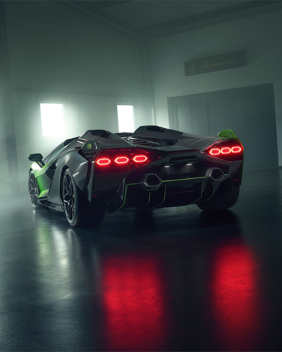 Lamborghini tweet media