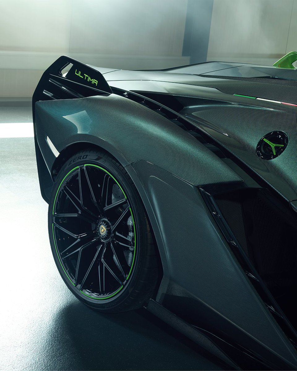 Lamborghini tweet media