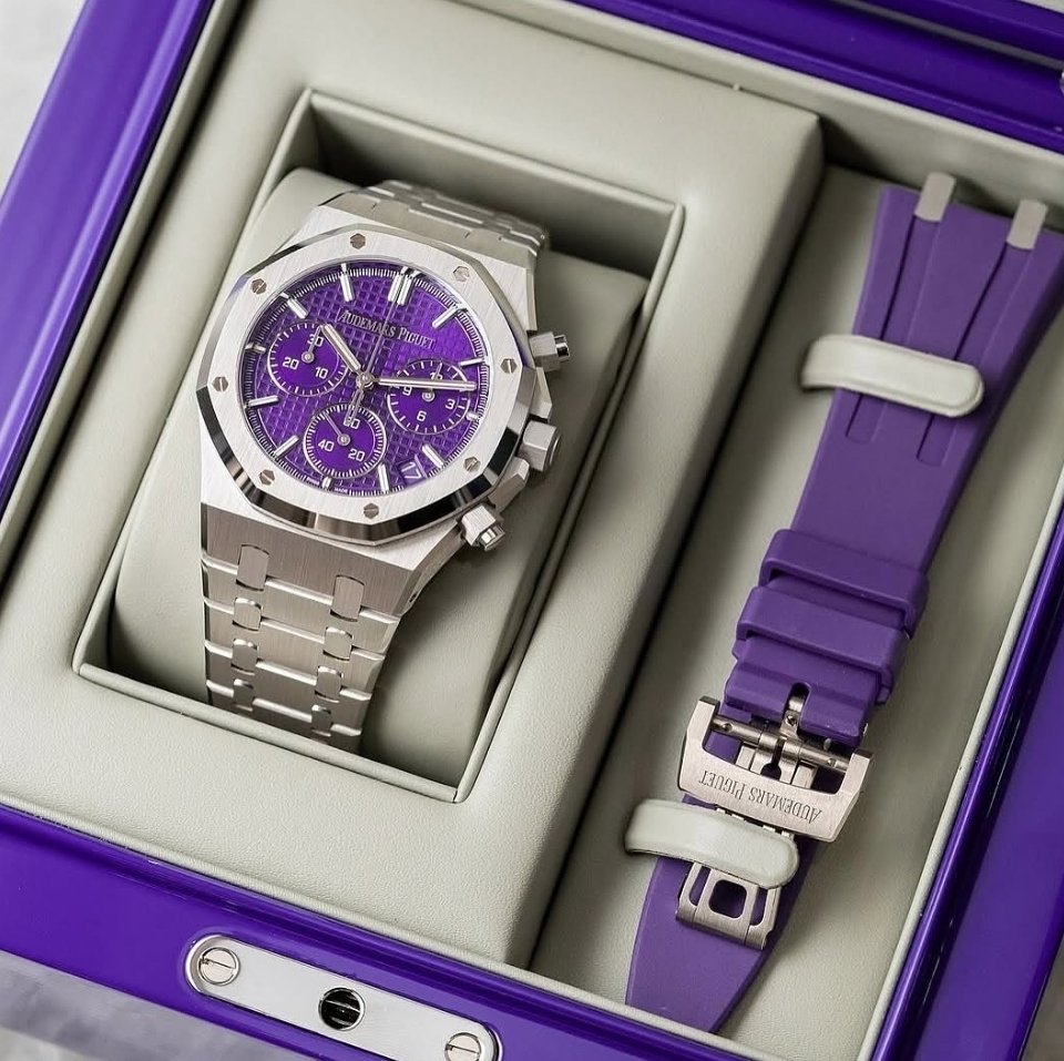 GlobalWatchClub's tweet photo. Audemars Piguet Royal Oak Chronograph "Domaine de Murtoli" in 18k white gold https://t.co/9zv10HyCgg