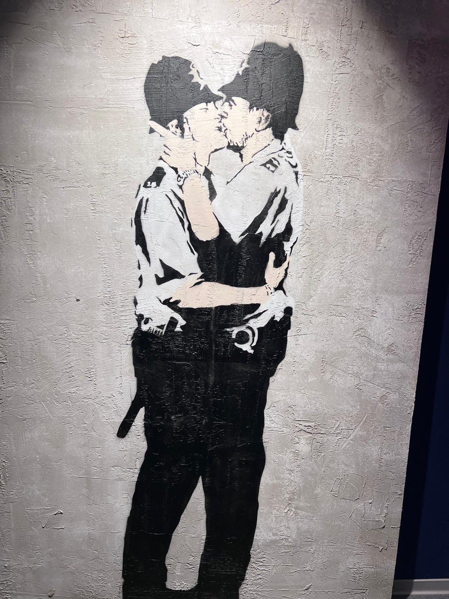 Lovely afternoon in Manchester. Banksy art exhibition 
@<a href="/Jaizem/">Marilyn</a> @<a href="/Toastcat4618/">Toastcat</a> <a href="/southberryst/">Lilly Light</a>