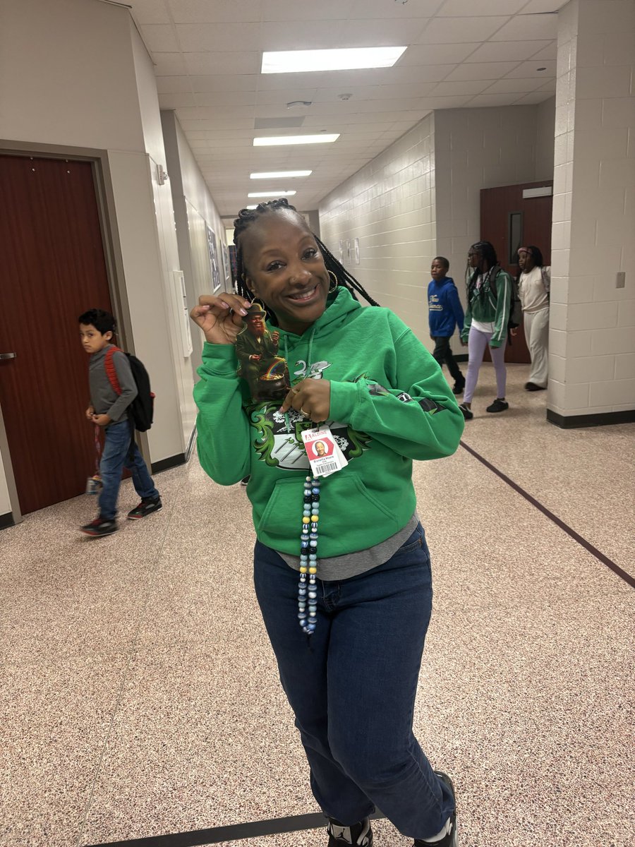 MacKenzie Robbins tweet media