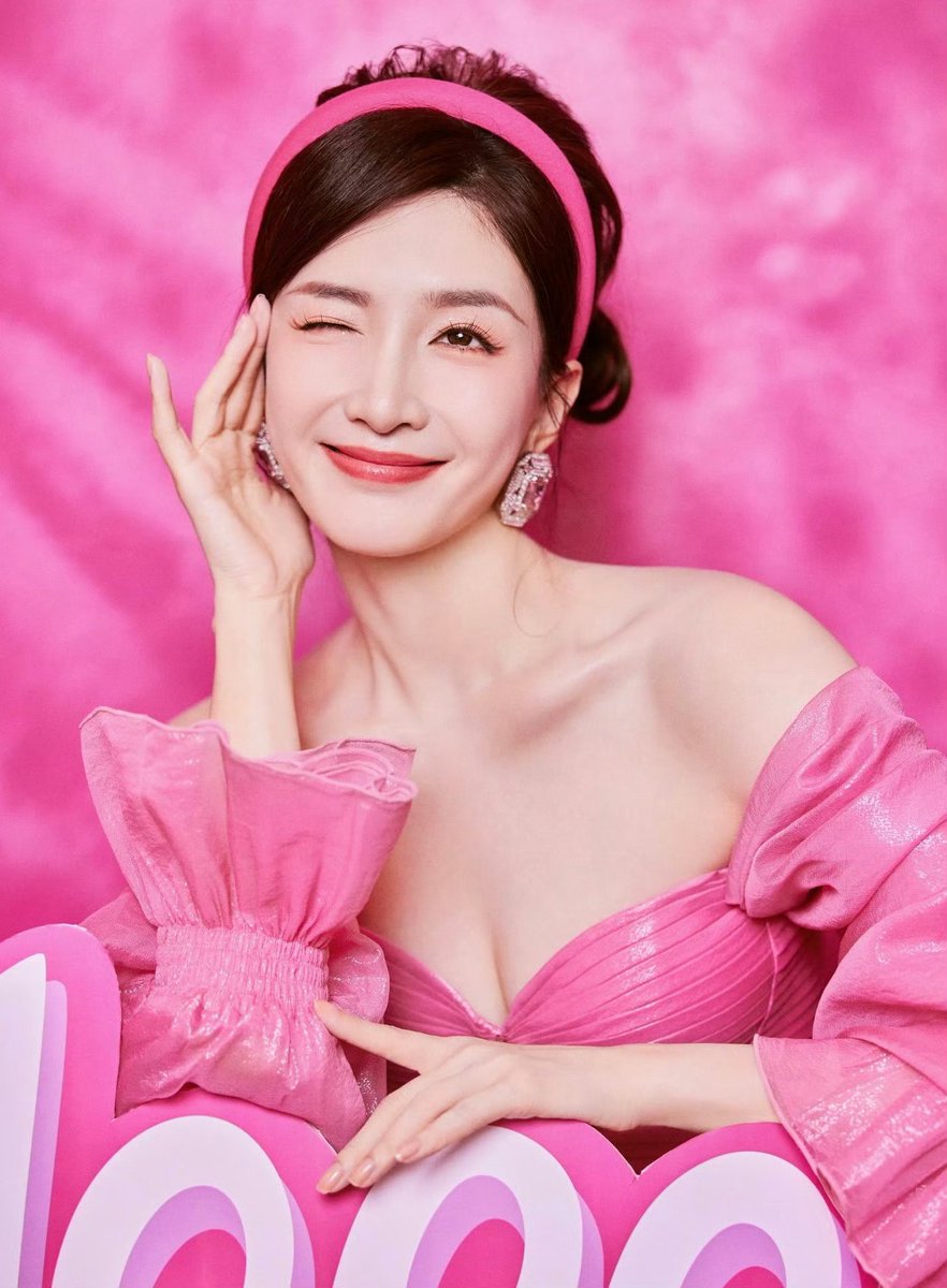 江疏影 粉色短裙 高跟凉鞋👠 https://t.co/Ko8Kx2646U