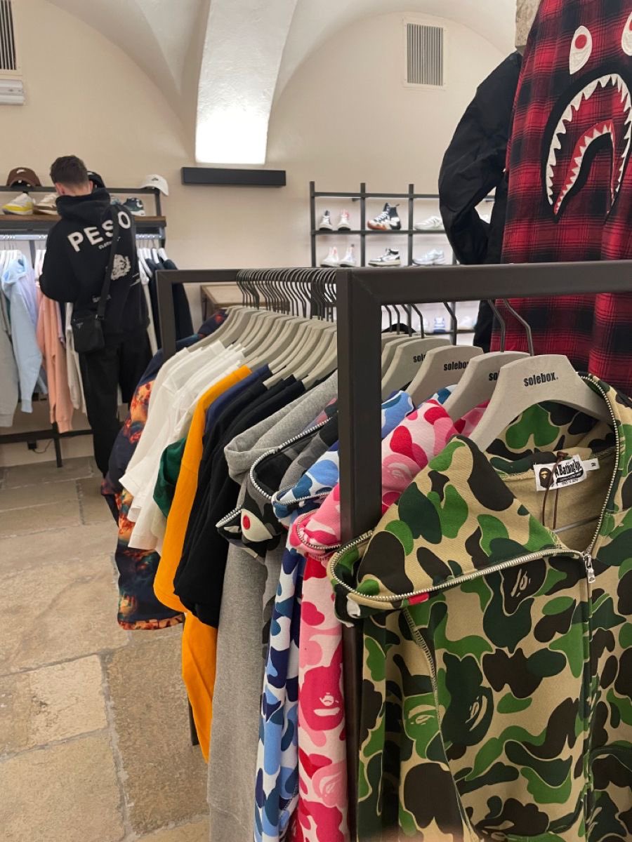 grailedpolice's tweet photo. Bape 🦍 https://t.co/J1bVpCdspL