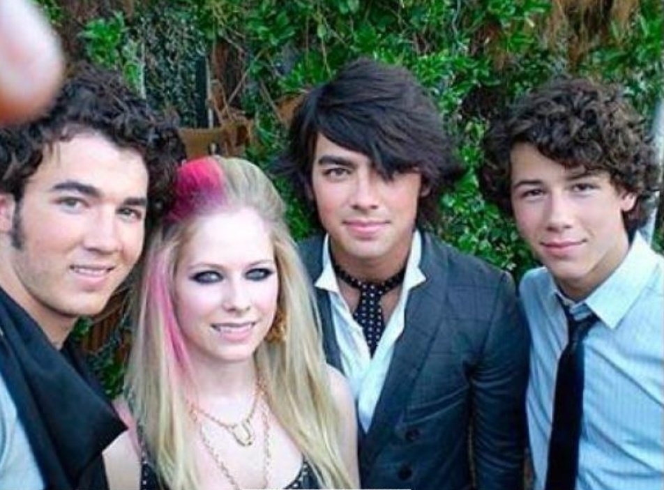 Paramore Updates tweet media