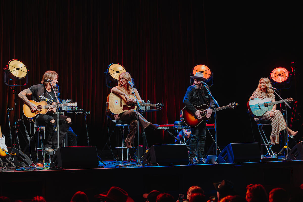 Country Lowdown tweet media