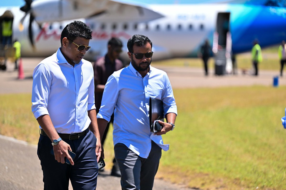 pnc_secretariat's tweet photo. ޕީއެންސީގެ ތިނަދޫސިޓީގެ ކެންޑިޑޭޓުންގެ، ދޮރުން ދޮރަށް ހަރަކާތުގެ ތެރެއިން.
 މި ހަރަކާތުގައި ދިވެހިރާއްޖޭގެ ރައީސުލްޖުމްހޫރިއްޔާގެ ނައިބު، އަލްއުސްތާޒު ހުސައިން މުޙައްމަދު ލަތީފް  ބައިވެރިވެ ވަޑައިގެންފައިވޭ.
#VotePNC 
#LCE2026 
#DhiveheengeRaajje 
#CongressPartyMV https://t.co/PIIGmqHcOi