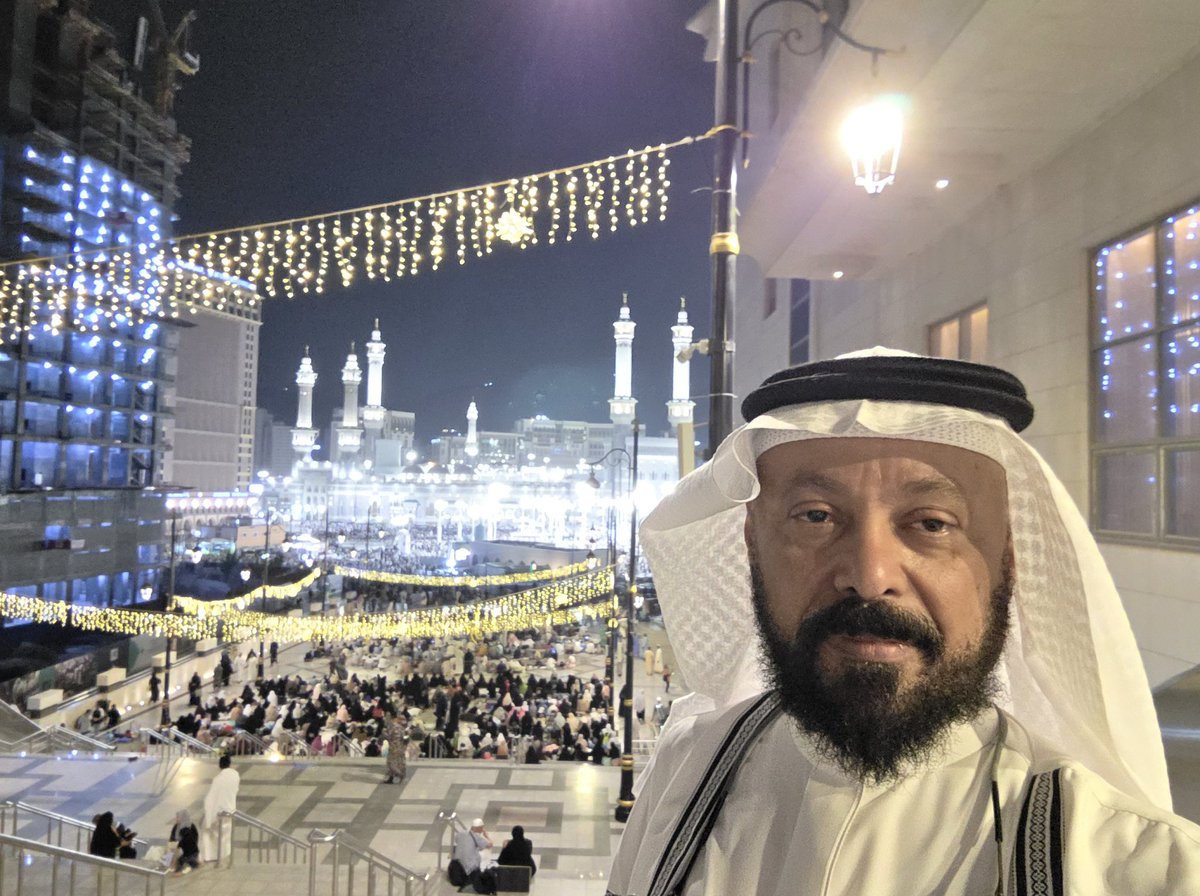 aljabarti2's tweet photo. ليلة ٢٩ من رمضان ١٤٤٧ (ليلة التختيم)
الحمدلله اكرمنا الله بهذا المكان الجميل 
اطلالة على الحرم ولا أجمل 
وجو جميل بديع وسط طراوة تهب احيانا لتترك شعور من الايمانيات 
هذا اللوحة الجميلة من التطور العمراني المتمازج مع هيبة الحرم ما كان ليكون الا بتصميم حكومة راشدة وسط رؤية واضحة تمشي نحو رفاهية المعتمرين والحاج نشكر حكومة خادم الحرمين الشريفين وولي العهد ونسأل الله أن يديم الامن والامان على بلدنا وينصرنا على من عادانا