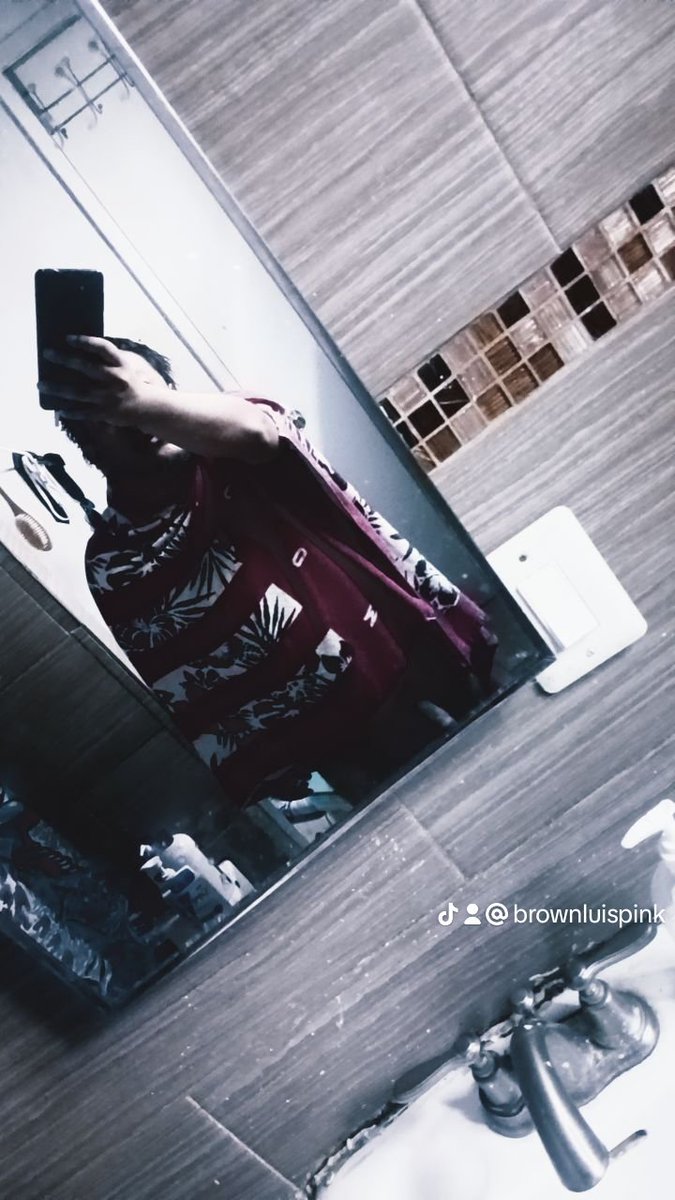 luisarnenta22's tweet photo. @deneyofficiall Drain our selfs https://t.co/f7rJY0OfVt