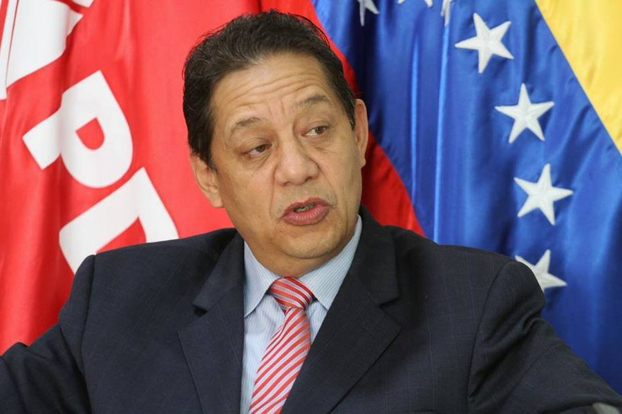 MiguelContigo's tweet photo. ASDRÚBAL CHÁVEZ, AHORA PRESIDENTE DE CITGO

Después del reconocimiento de Delcy Rodríguez, presumiblemente, cesa la Junta Ad-Hoc de Citgo, manejada por el interinato de 2019, y la recupera el chavismo. 
Primera medida: el primo de Chávez, pieza clave en la trama corrupta de Pdvsa, presidente de Citgo. 
Para qué les digo que las cosas pintan bien, si no. 
Al menos por los momentos.