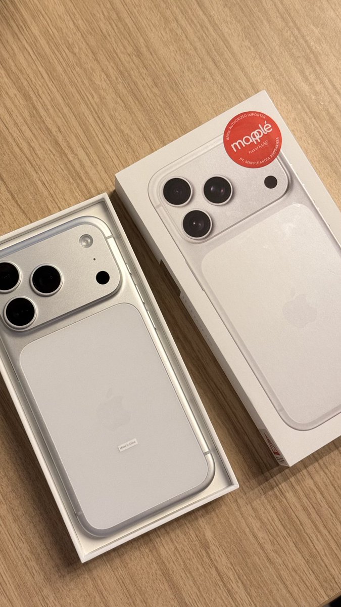 Finally, upgrading my phone from iPhone 11 to iPhone 17 pro with my own adult money🥺