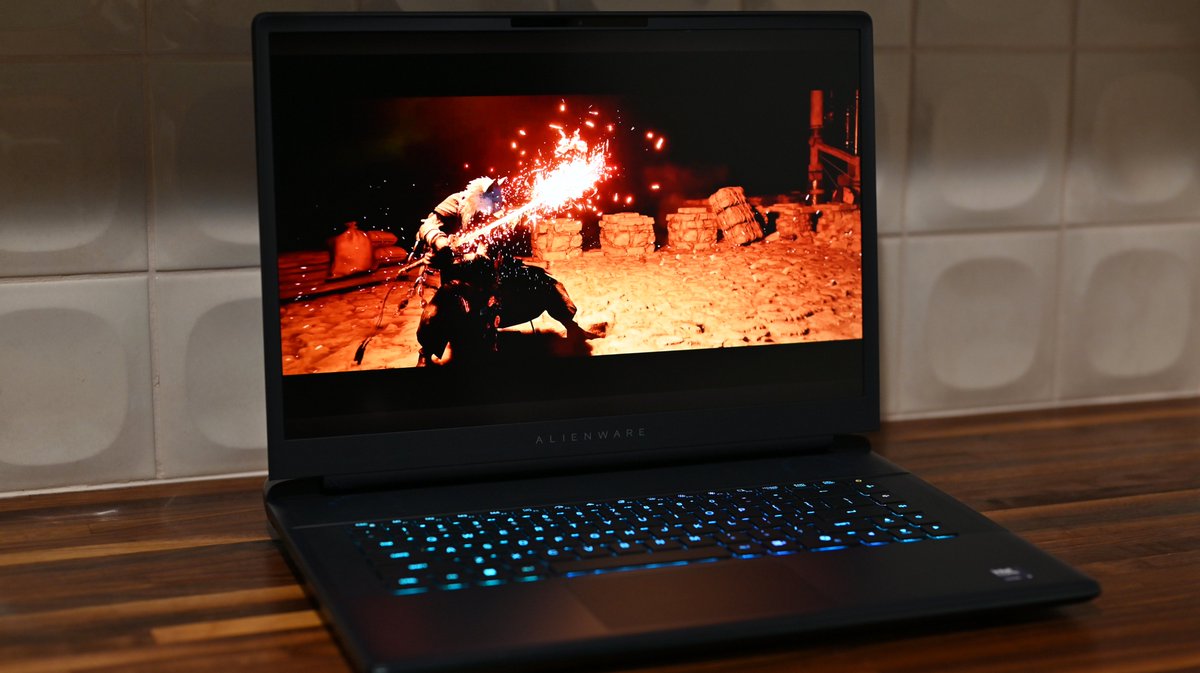 Phillip_Tracy's tweet image. IT’S LAUNCH DAY! @Alienware 16 Area-51 is now available with an anti-glare OLED display. Dusted off my camera for some beauty shots -- this 16" WQXGA Anti-Glare OLED w/ 240Hz, 0.2ms display is 🤌

dell.com/en-us/shop/del…

#IWork4AW #IWork4Dell #gaming #tech #alienware