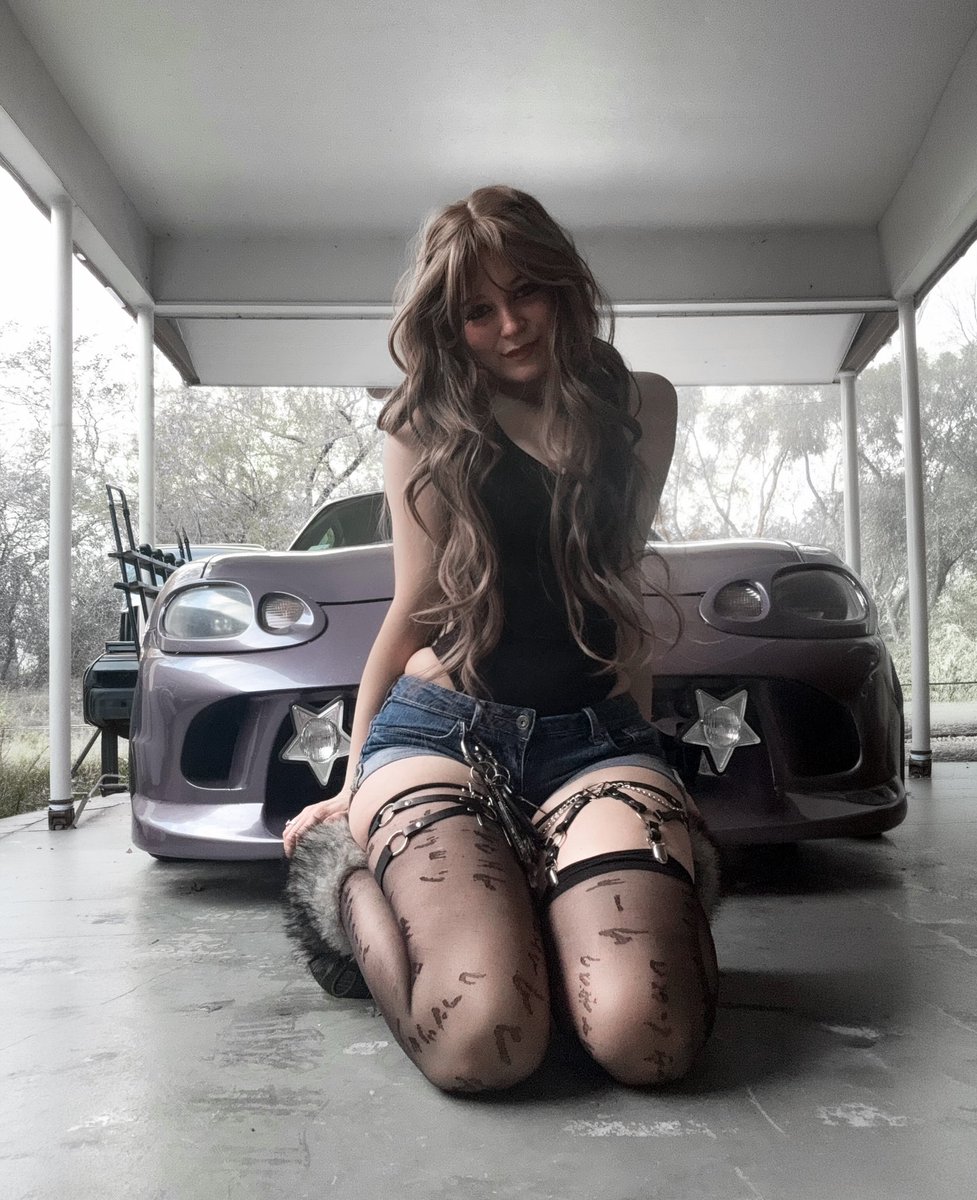 endercorpsu's tweet photo. *flirts with you* car girl edition https://t.co/REXc5Y16Rd