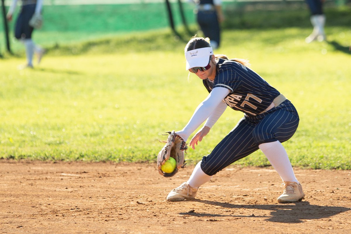 Reece_V2027_33's tweet image. Peep the third base action! Game play matching the drills we run in practice 
@AMGonzalez2027  #utility #middles #centerfield #uncommitted2027 #highschoolseason #year3