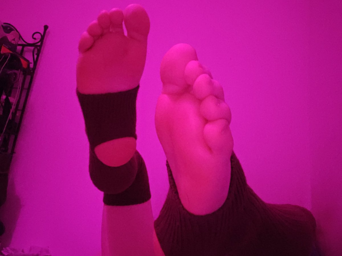 FioriFemboy's tweet photo. Haii!! Its Fiori!! Im here to drain you~ and get off to you being a stupid loser🌸

We can have fun in our dms where you can serve me as my fuel by humiliating yourself!! Also some foot verification for you stupid loser

 Findom  gooner wankbattle wankchat  goddess cashcow paypig https://t.co/I95M0LC6YP