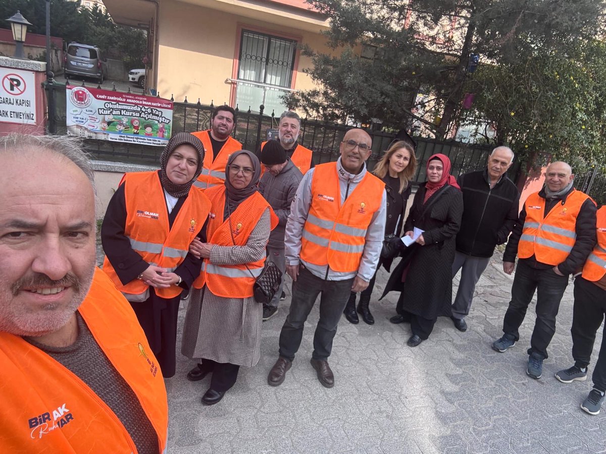 atasehirakparti's tweet photo. Birlikten doğan güçle, milletimizle omuz omuza yürümeye devam ediyoruz. Aynı inanç, aynı hedef ve aynı kararlılıkla yarınlara ilerliyoruz.
@burakcifci34 
@abdullahozdemir 
@akpartiistanbul 

#BirOlmakRuhumuzdaVar
#MilletimizleYolumuzBir https://t.co/SH1N9Ep9gl