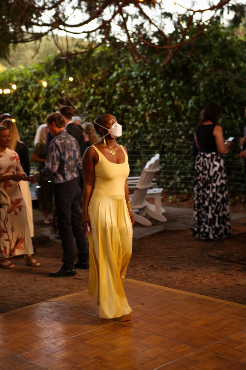 lay: pinned? what pinned? tweet media