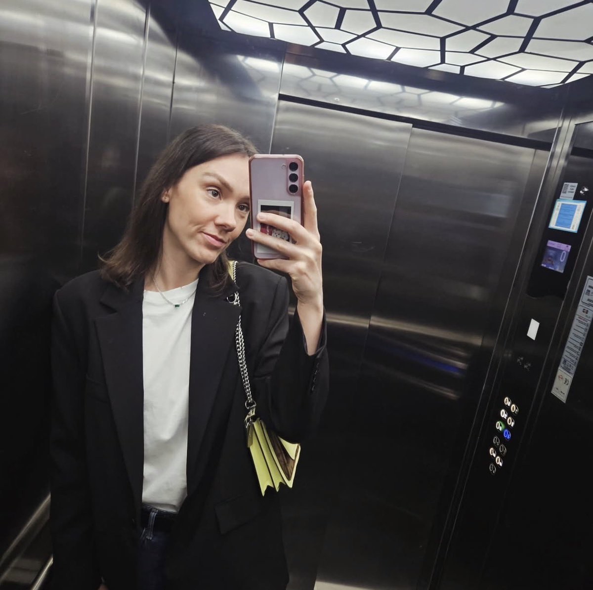 JubertaRatzmann tweet media