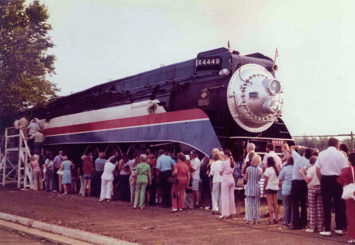 1976 Live tweet media