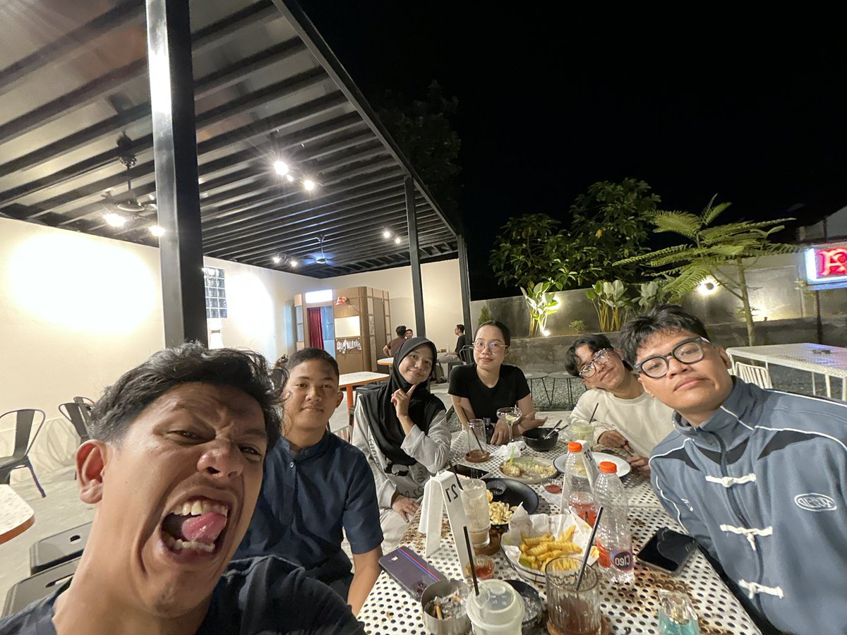 (e)rika🦦 tweet media