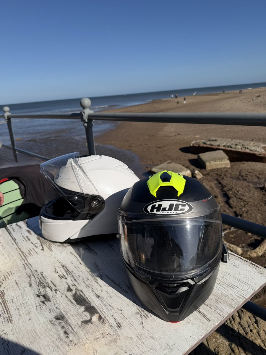 bobmcguire8's tweet image. Owld codgers first ride out of the year together so we done a lap of the #Northyorkshiremoors taking in Stokesley Helmsley Hutton le hole Castleton and Sandsend then back over the top home #Retirementlife #Motorbikes