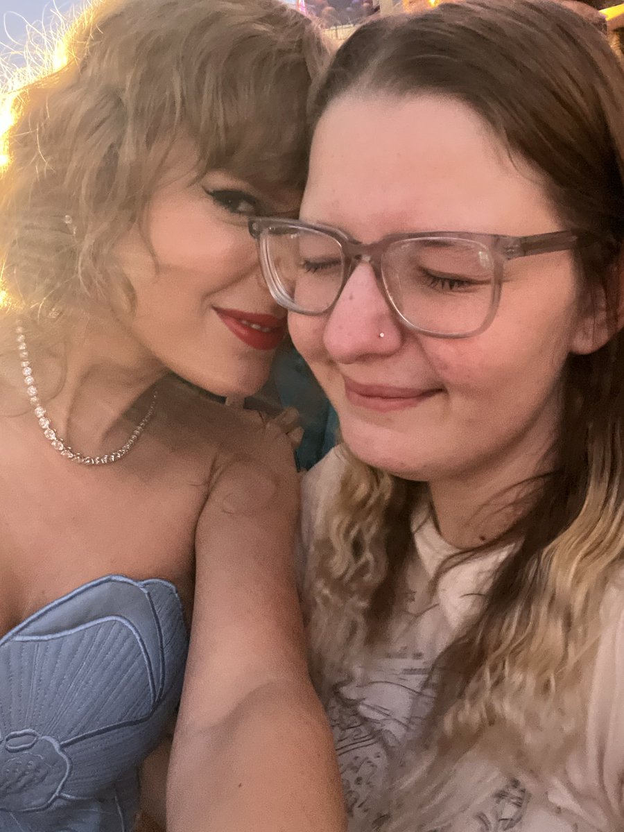 hayley “i love you” | 10.11.23 tweet media