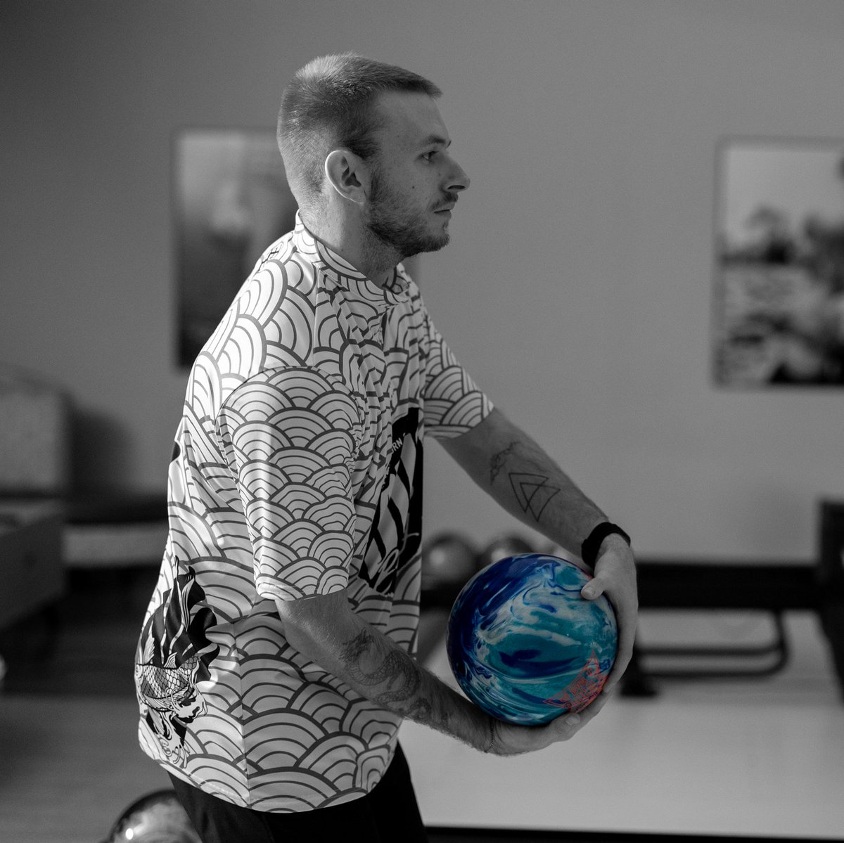 DV8 Bowling tweet media