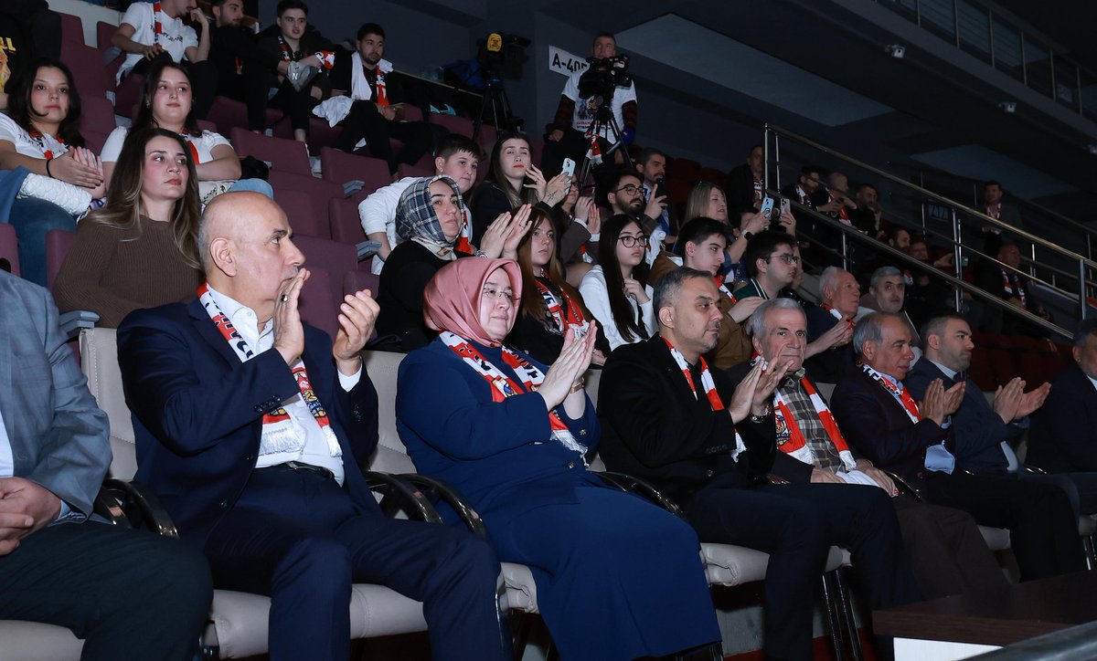 drtubakoksal's tweet photo. 🏆 EDELER EFELER LİGİNDE
#OnikişubatBelediyespor 'Arabica Erkekler Voleybol 1. Ligi Finali'nde Ziraat Bankkart’ı 3-0 mağlup ederek şampiyonluk kupasını kazandı🏐
Azimleri ile kısa sürede ortaya koydukları mücadeleyle şehrimize yeniden büyük gurur yaşattılar.
Helal olsun Edelere🇹🇷 https://t.co/5bvWofRiT2