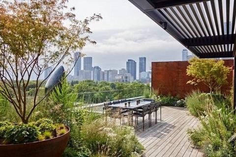RoubleDhaliwal's tweet photo. Site-specific sculptures, leafy plantings and stylish lounging and dining areas enliven this spectacular Toronto space https://t.co/OLDYnnY7x1 https://t.co/cqzaOVQPOx