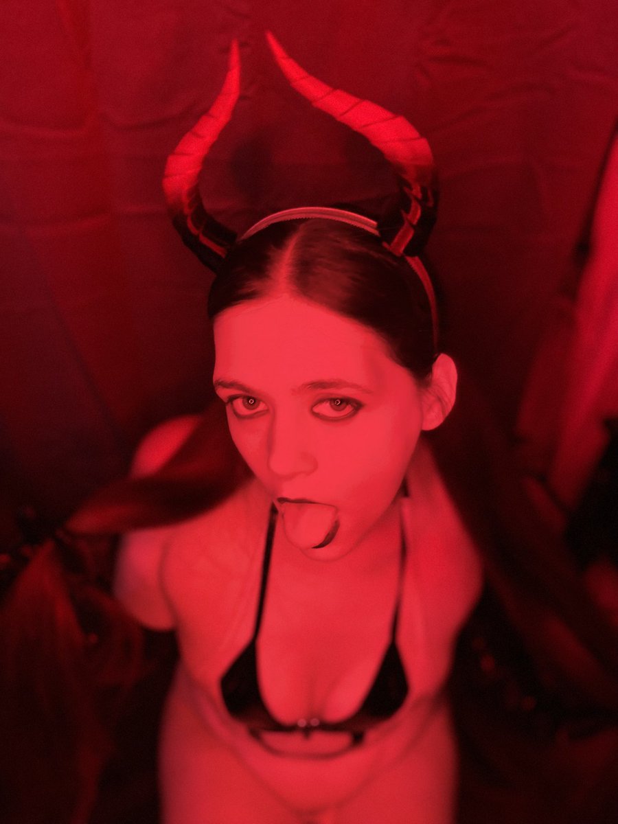 New cosplay coming to my OF tonight😉