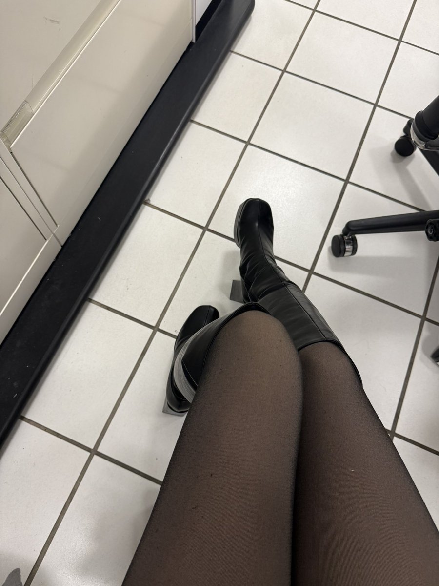 PrincessAllure_'s tweet photo. Cute boots right? I think they need a little cleaning. Show mommy just how much of a boot licker you are 👅 https://t.co/jfluXcSzKn