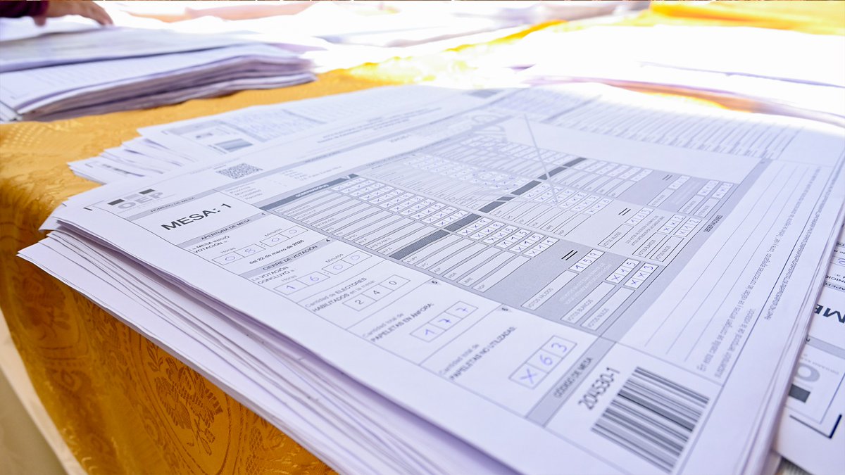 tedla_paz's tweet photo. Esta actividad permitió poner a prueba los procedimientos técnicos y operativos del sistema de cómputo, garantizando un proceso transparente, seguro y eficiente.
📷 El TED La Paz trabaja para asegurar resultados confiables para la ciudadanía.
#DemocraciaIntercultural https://t.co/E8D009skxA