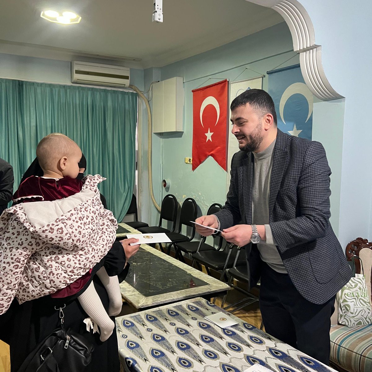 soneribic's tweet photo. Biz Müslüman Türk Milletine Emanet Doğu Türkistanlı Kardeşlerimize ve Evlatlarımıza Bayramlıklarını Hediye Edip
Bir Nebzede Olsa Mutluluklarına Ortak Olduk
Rabbim Birliğimizi Daim Etsin... https://t.co/z0sdT3PBW7