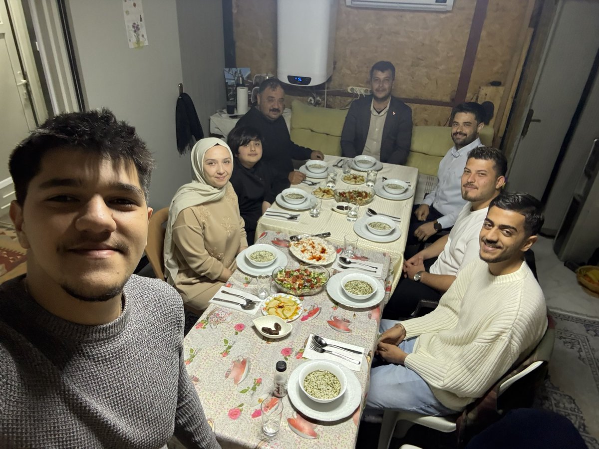 📌 İftar

Ülkü Ocakları İskenderun İlçe Başkanlığı olarak Ülkücü Şehit Sulhi Aksoy Ağabeyimizin oğlu Bahadır Aksoy Ağabeyimizin iftar davetine reislerimizle beraber icabet ettik.